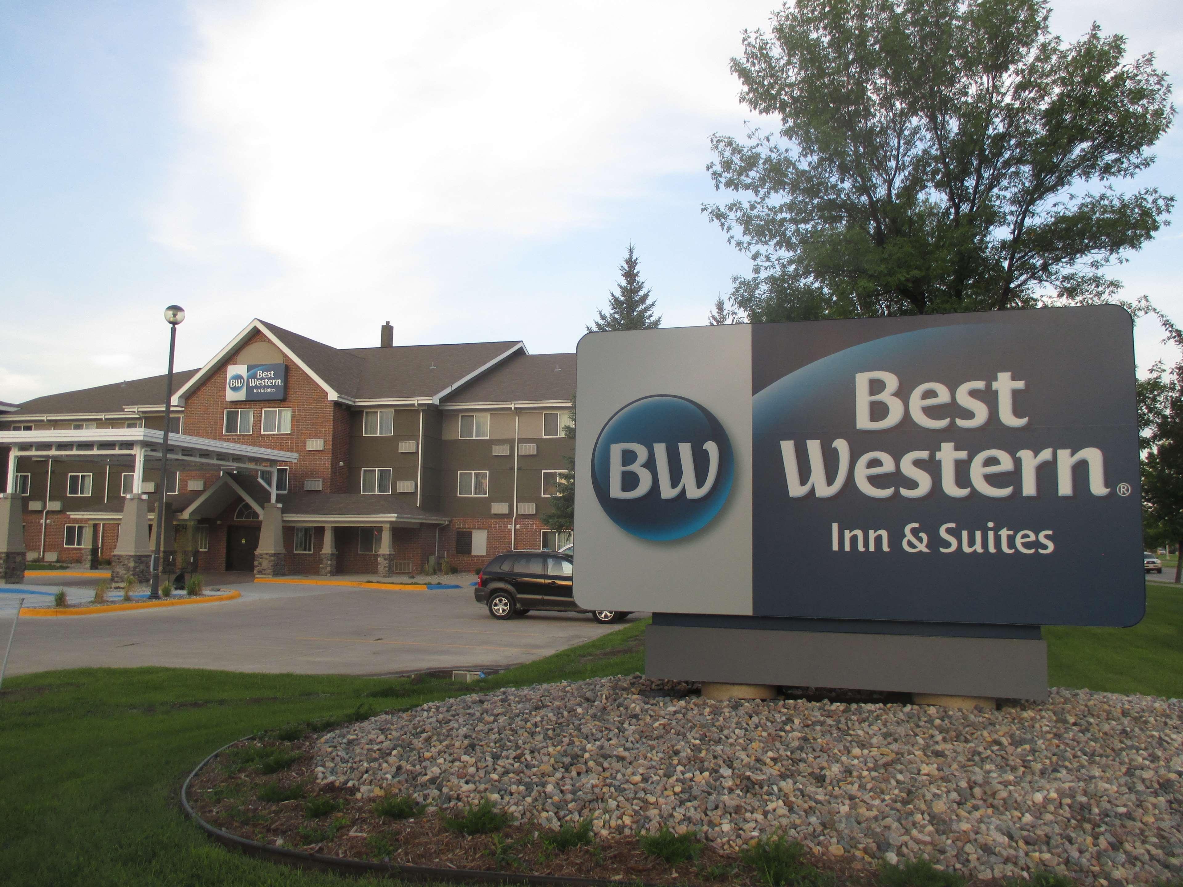 Best Western Harvest Inn&Suites Grand Forks Exterior foto